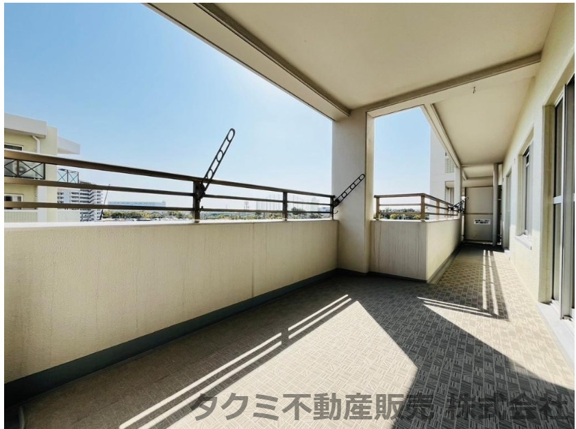 武庫川第2　三番街　４号棟のバルコニー|陽当りのいいバルコニーはとても広くお洗濯ものが多くてもしっかり乾きます！！
