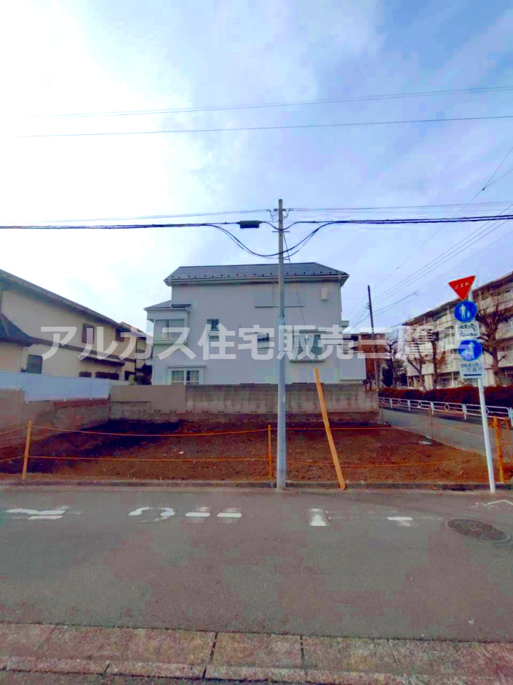 三鷹市上連雀６丁目 中央線 三鷹駅 売地の前面道路含む現地写真