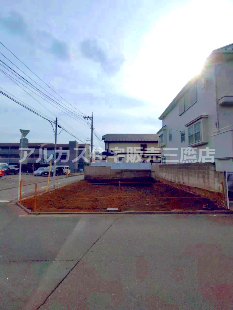 三鷹市上連雀６丁目 中央線 三鷹駅 売地の前面道路含む現地写真