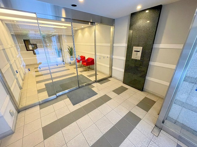 プラウドフラット新大阪のエントランス