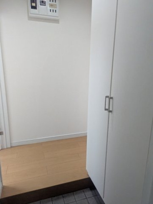【玄関】 | エクセル千葉 | 玄関には、十分靴が収納できる靴箱が設置されています。