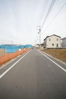 【前面道路含む現地写真】 | 【仲介手数料無料！！】稲城市東長沼　建築条件なし売地（全3区画）1号地　5780万円