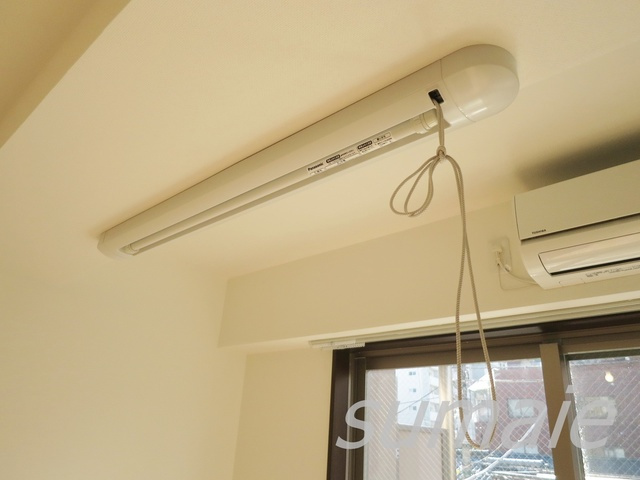 エリーワールドの設備|ロールカーテン完備☆