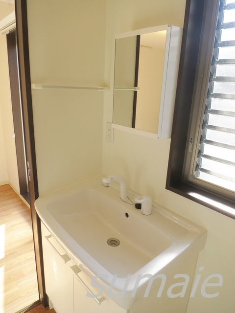 エリーワールドの洗面所|独立洗面台完備です☆