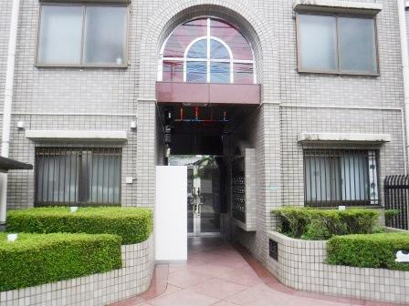 ネクサス巣鴨のエントランス