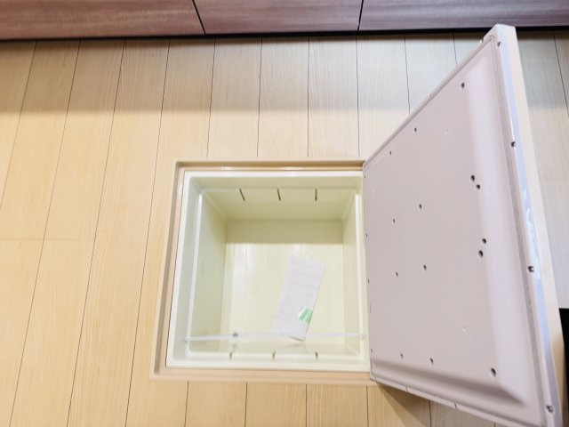 松戸市栗山新築戸建のキッチン|キッチン床下収納