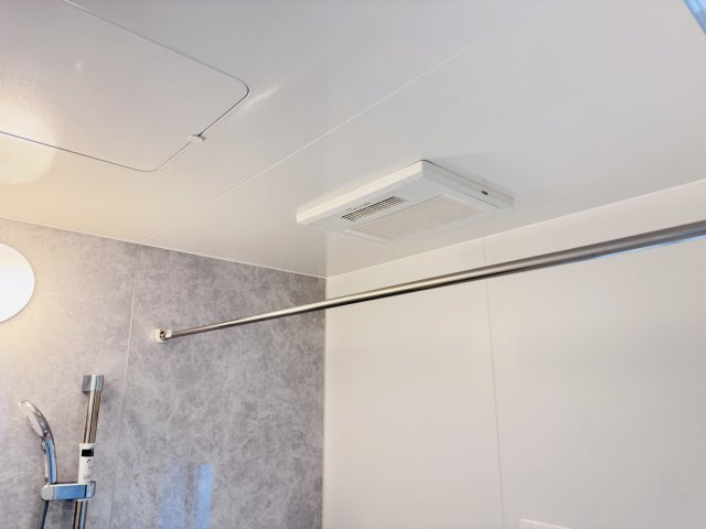 松戸市栗山新築戸建の冷暖房・空調設備|雨の日も安心の浴室乾燥機つき