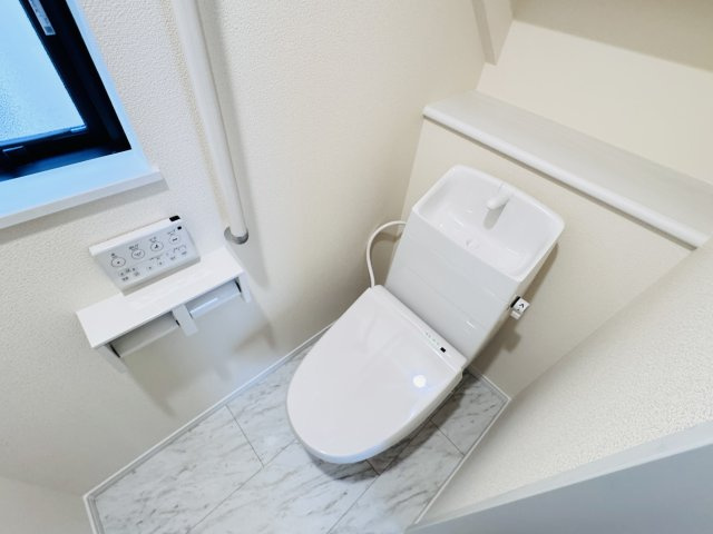 松戸市栗山新築戸建のトイレ|温水洗浄暖房便座つきトイレ