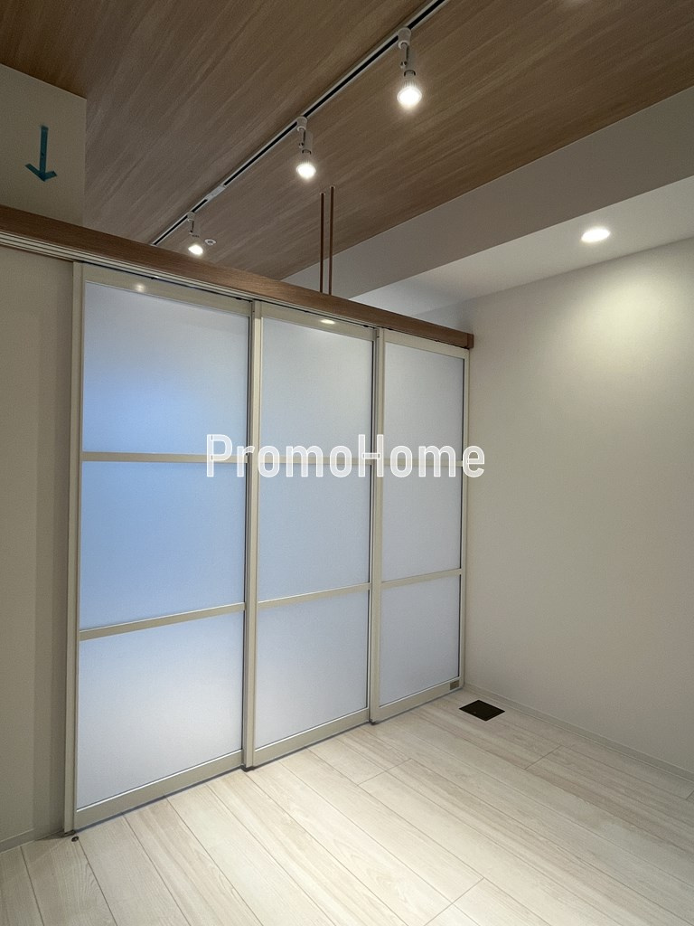 ズーム本郷の居間・リビング