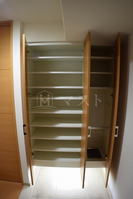 リーガル南堀江の玄関