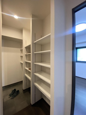 【玄関】 | ディアコート新栄 | モデルルームの写真。現況を優先します。