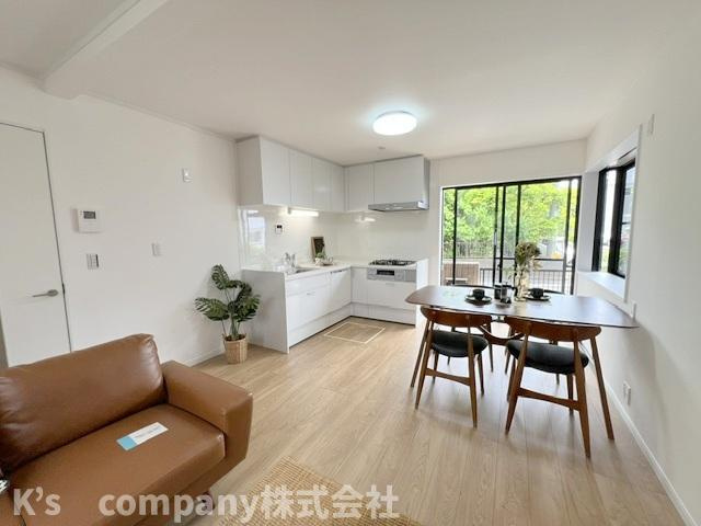 ◎茅ヶ崎市室田2丁目　中古戸建の居間・リビング|ご家族が集まるリビング◇◇