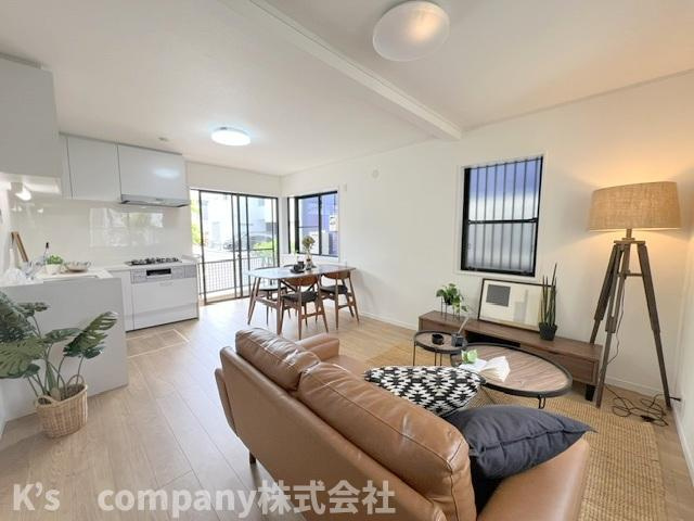 ◎茅ヶ崎市室田2丁目　中古戸建の居間・リビング|家具の配置もしやすく居心地のよい空間♪