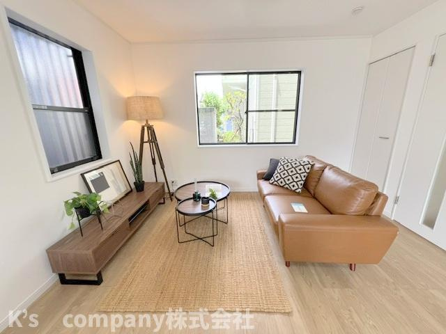 ◎茅ヶ崎市室田2丁目　中古戸建の居間・リビング|日当たり良好なリビングルーム◇◇12帖◇◇