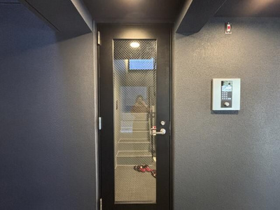 【エントランス】 | trias913(トリアス913)