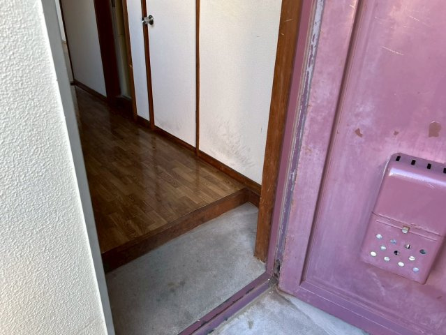 ナガタマンションの玄関