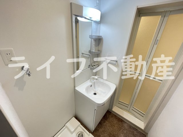 F asecia 近大前の独立洗面台|朝の支度にも助かる、独立の洗髪洗面化粧台