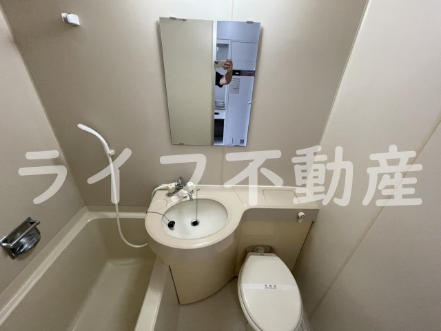 ロイヤルアーク八戸ノ里の洗面所|コンパクトで使いやすい洗面所