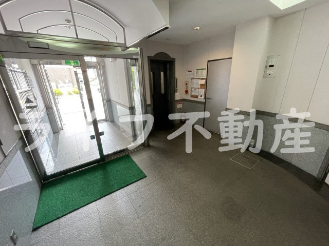 ロイヤルアーク八戸ノ里のロビー|ゆとりのあるロビーです