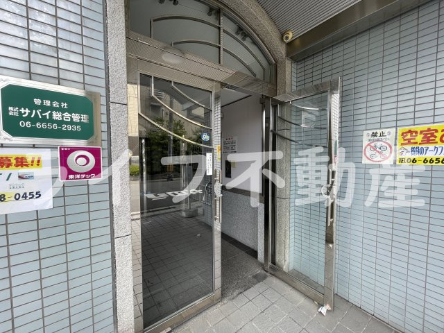 ロイヤルアーク八戸ノ里のエントランス|建物の内部です