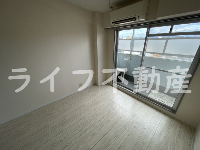 ロイヤルアーク八戸ノ里の寝室|使い勝手のいい寝室です