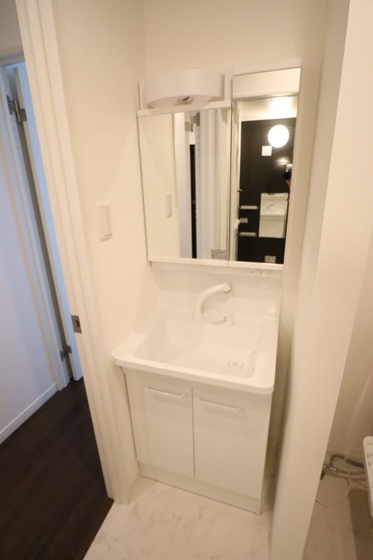 LE・ZINDÉの独立洗面台