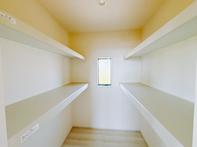 【新築戸建】第6前橋鼻毛石　の収納|■WIC｜主寝室には夢のウォークインがございます♪お洋服やバッグだけでなく、増えていくお洋服やご家族での思い出の品もしっかりと収納します( ＾＾ )