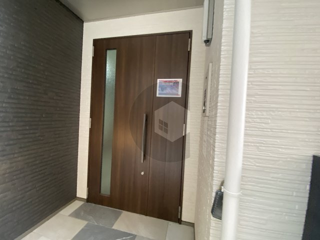 クリエオーレ小若江のエントランス