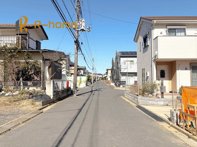 牛久市南1丁目8期　新築戸建て　1号棟の前面道路含む現地写真|『今から見たい！』大歓迎です♪
お気軽にＲ－ｈomeまでお問い合わせください。