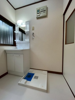 【洗面所】 | パシフィックホームＡ棟 | 明るい洗面所です