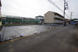 【前面道路含む現地写真】