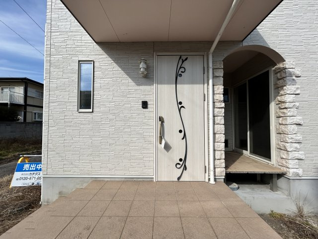 東雲町2丁目　中古戸建の玄関