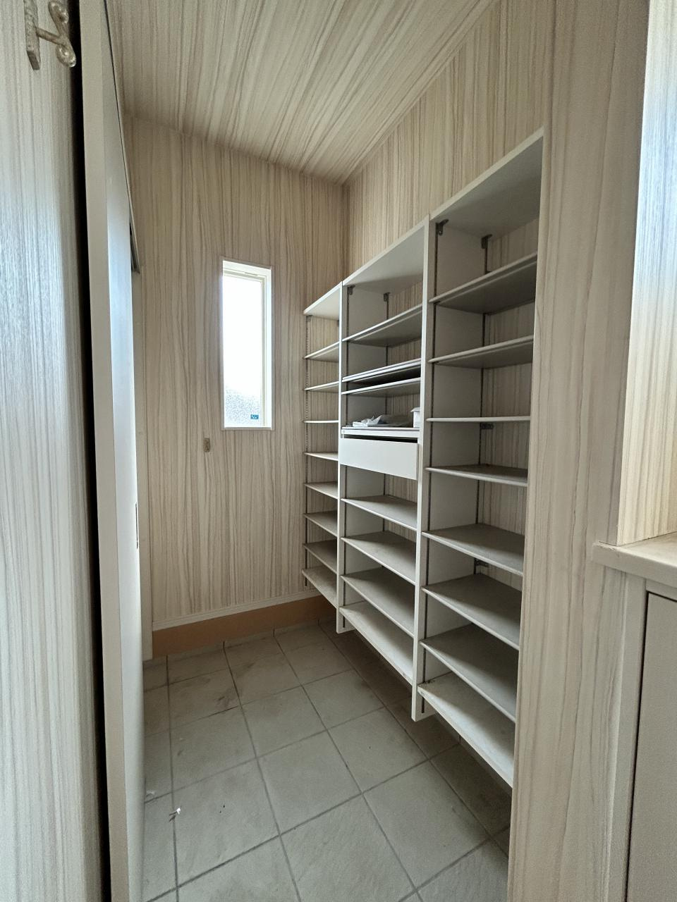 東雲町2丁目　中古戸建の玄関