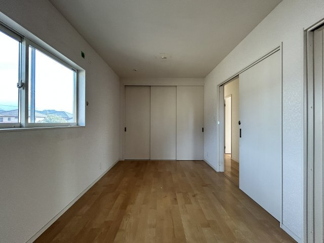 東雲町2丁目　中古戸建の洋室