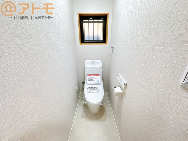 【トイレ】 | 葵区大岩3丁目　中古戸建 | 年代を問わず使いやすい洗浄機能付きのトイレ♪肌への負担をも減らせるのでお子様の敏感なお肌も安心！