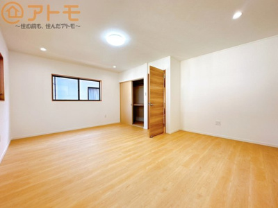 【寝室】 | 葵区大岩3丁目　中古戸建 | 収納スペースもしっかり確保したお部屋は、収納家具の数も減らせるのでお部屋を広く使えます！