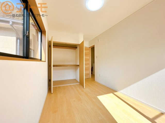 【子供部屋】 | 葵区大岩3丁目　中古戸建 | 壁と床がシンプルな色合いだからこそ自分だけの空間を作れます♪お部屋作りのイメージは順調でしょうか♪