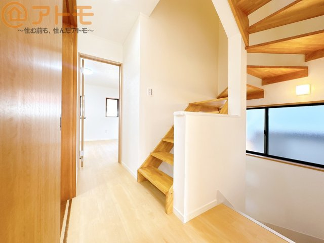 【内装】 | 葵区大岩3丁目　中古戸建 | 屋根裏収納への階段