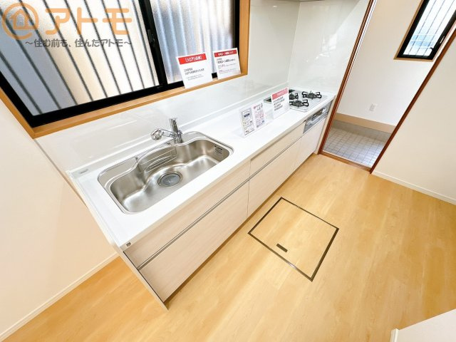 【キッチン】 | 葵区大岩3丁目　中古戸建 | つなぎ目の少ないシステムキッチンは、隙間に溜まる汚れも少なく、サッと拭けてお掃除の手間も軽減♪