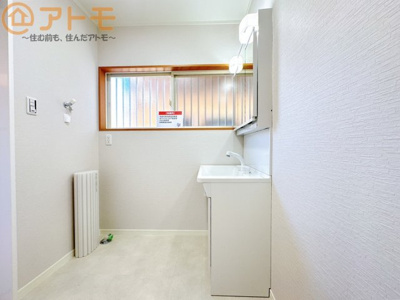 【独立洗面台】 | 葵区大岩3丁目　中古戸建 | 窓があり換気がしっかりできる洗面所です！