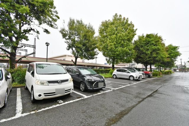 パークタウン若宮11号棟の駐車場