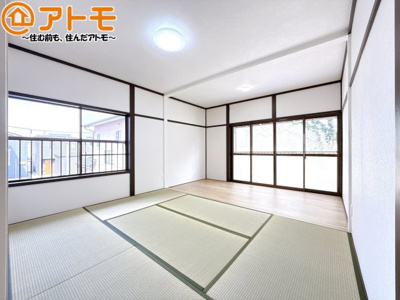 【寝室】 | 清水区高橋1丁目　中古戸建 | バルコニーに面したお部屋なので、布団などの大きなものも楽々干せます♪