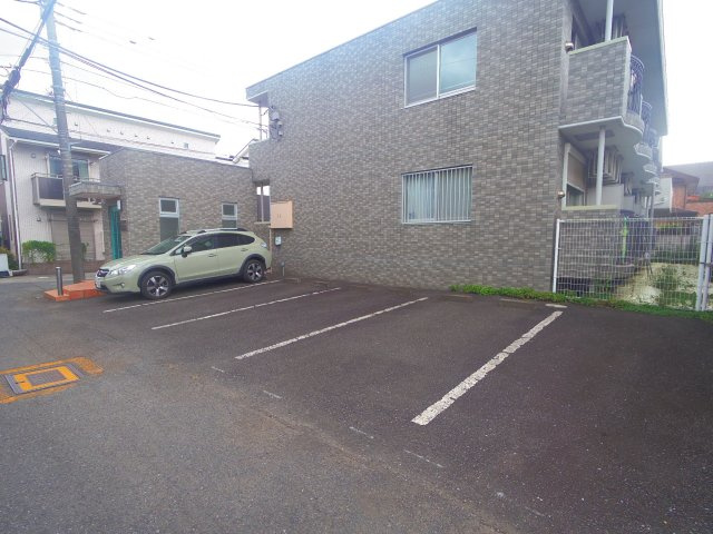 コンフォート　アムール(コンフォートアムール)の駐車場