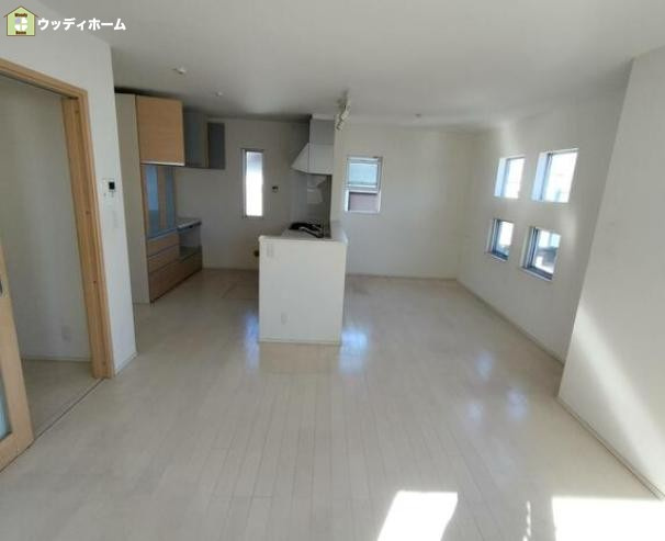 春日部市南3丁目　中古一戸建ての居間・リビング