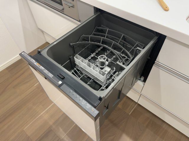 チサンマンション小笹のキッチン|【新品】ワンタッチで簡単操作のビルトイン食器洗浄乾燥機付きです。