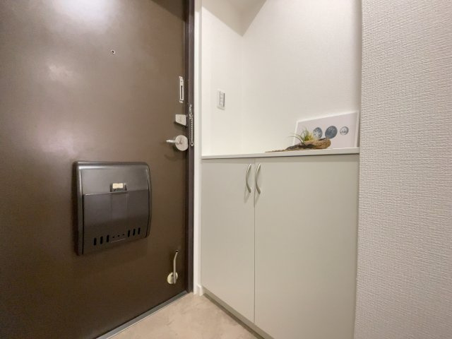 チサンマンション小笹の玄関|【新設】これだけあれば安心！靴の収納もたっぷりあります♪