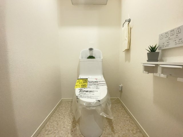 チサンマンション小笹のトイレ|【新品】新品交換したトイレは清潔で温水洗浄便座付きです。