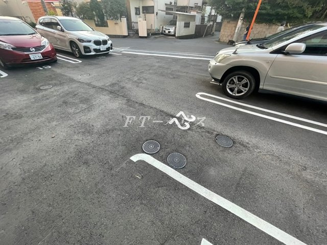 アルメール津田沼の駐車場