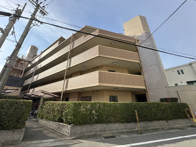 ドルフィンズマンション板宿の外観