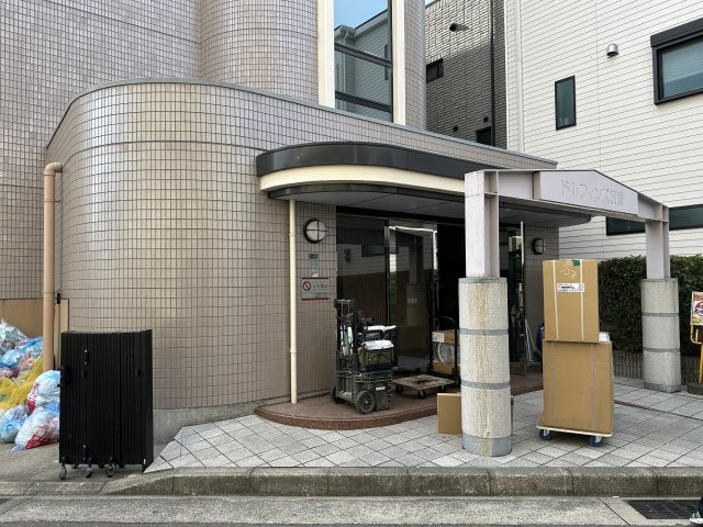 ドルフィンズマンション板宿のエントランス